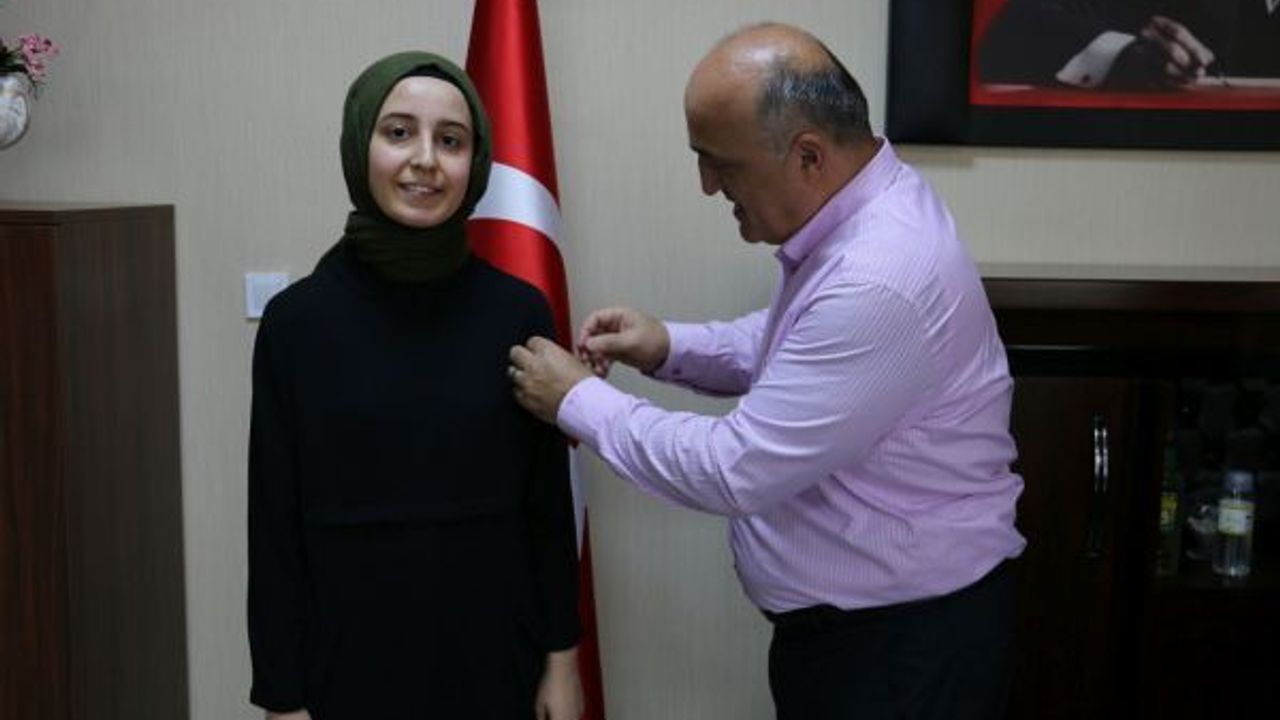 Kabahasanoğlu'ndan Tıp kazanan Ebru Atagün’e altın