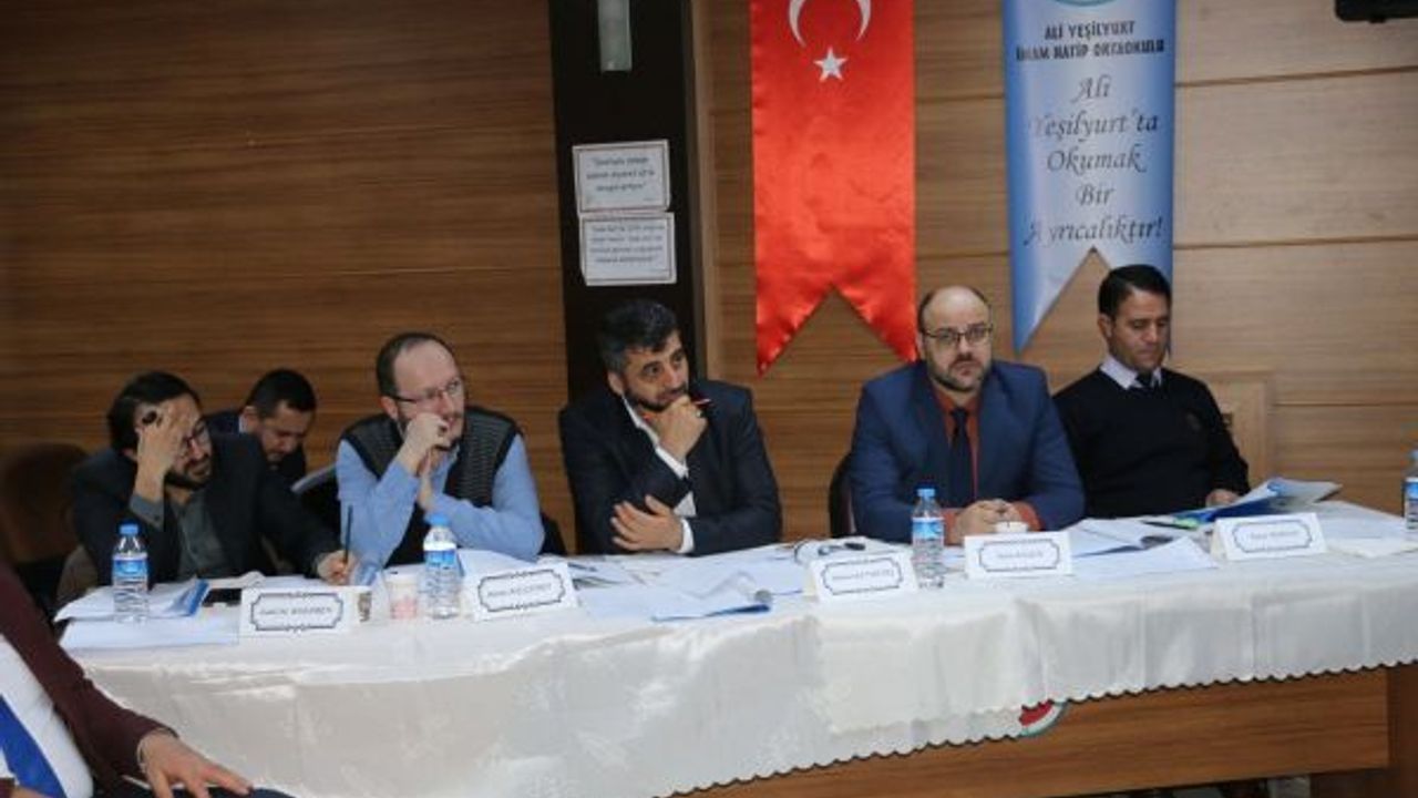 İmam Hatipli öğrencilerden Arapça şarkı ve tiyatro