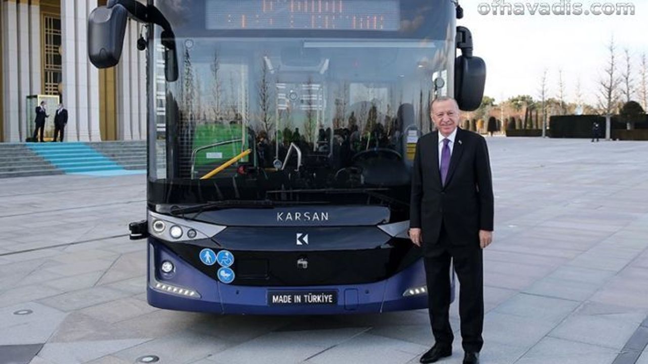 Dünyanın ilk seri üretim sürücüsüz elektrikli otobüsü tanıtıldı