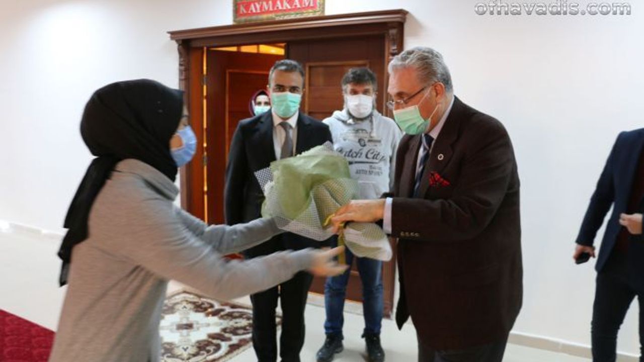 Prof. Aydın Of’ta 12.sınıf öğrencileriyle buluştu