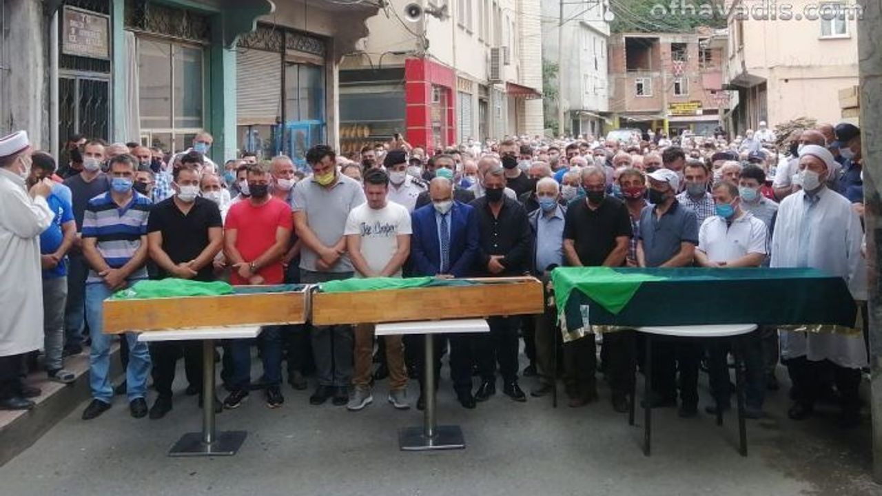 3 kız çocuğunun cenazesi yan yana