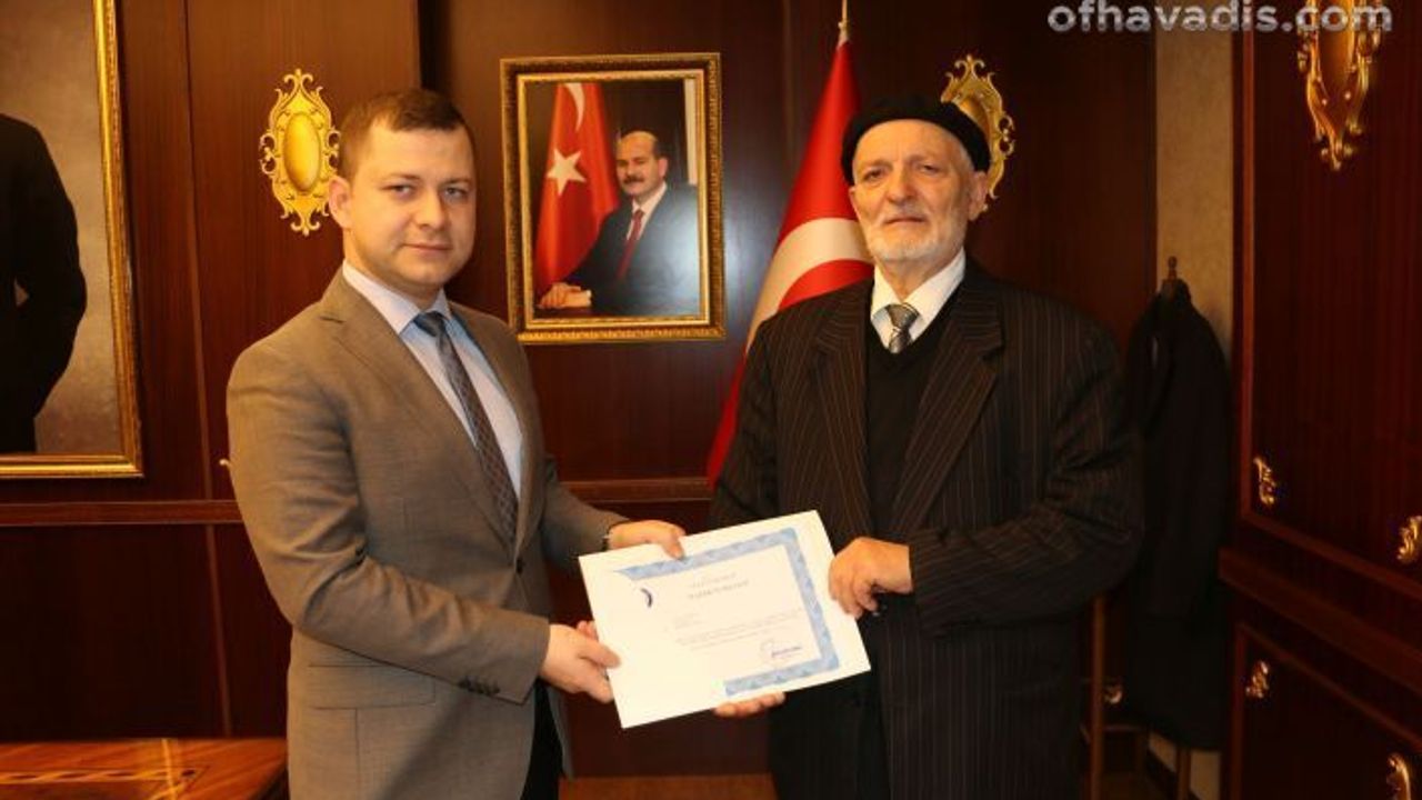 Kaymakam Demirer'den Kadir Sevencan'a teşekkür belgesi