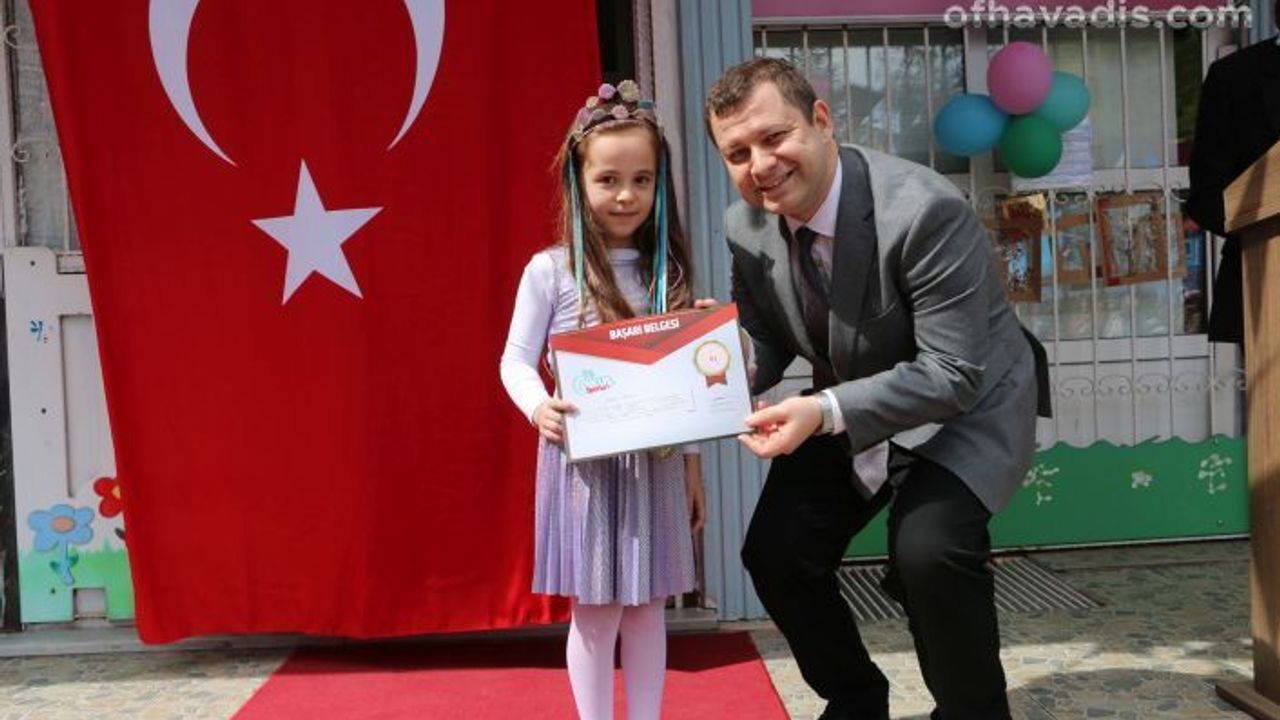 Şehit Hüsnü Uyan Anaokulu öğrencilerinden defile