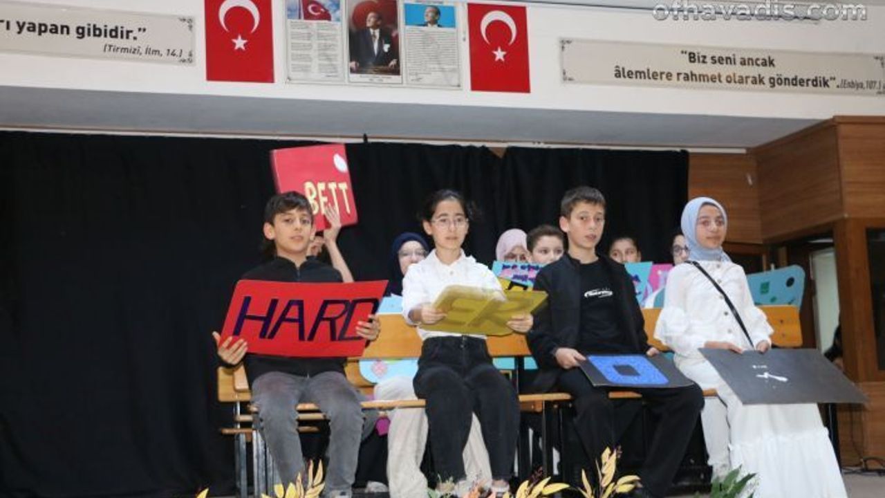 Ali Yeşilyurt İmam Hatip öğrencilerinden Yabancı Dil Şöleni