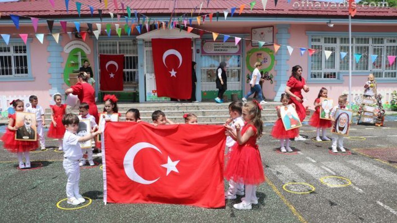 Şehit Hüsnü Uyan Anaokulunda yılsonu gösterisi düzenlendi