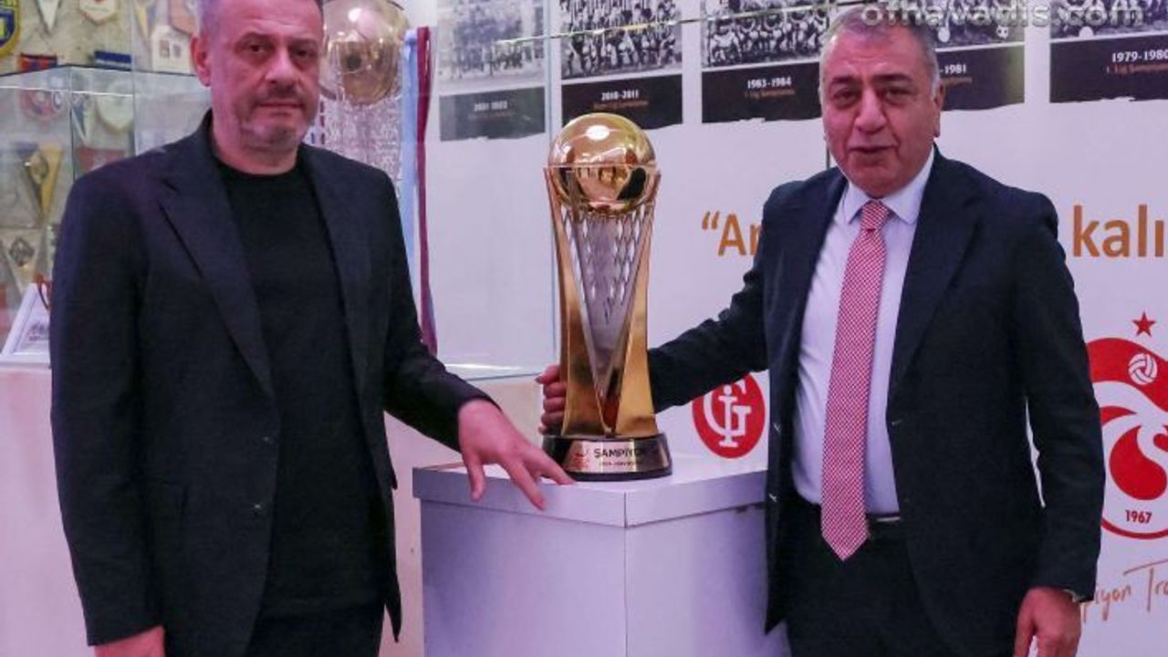 U19 ve Basketbol takımlarının Şampiyonluk Kupaları müzede