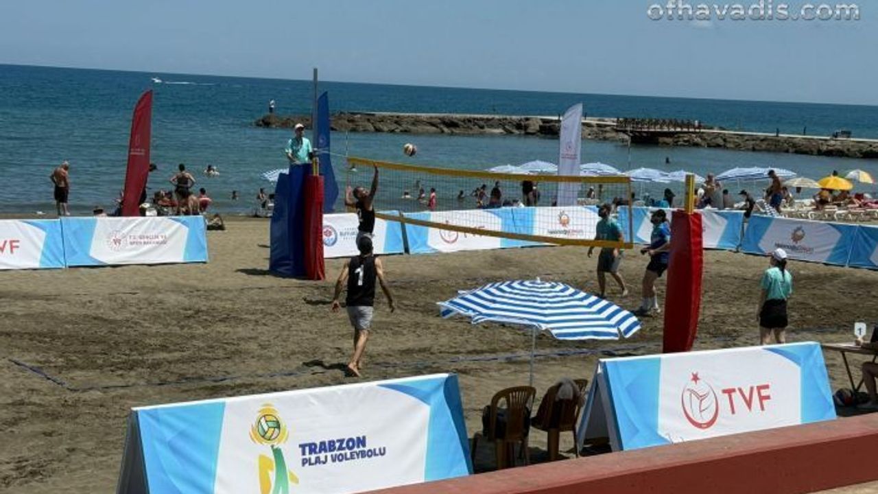 Trabzon'da plaj voleybolu heyecanı başladı