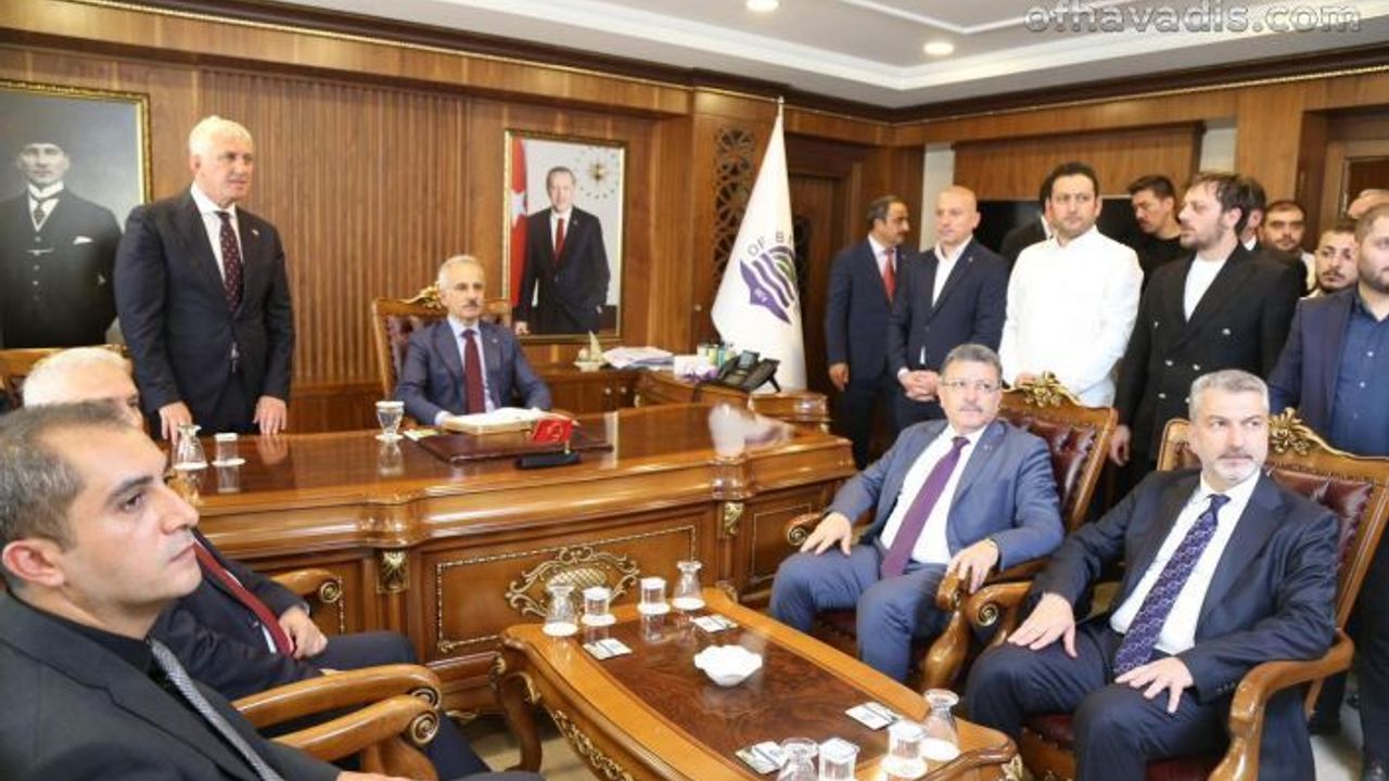 Bakan Uraloğlu Of Belediyesini ve Of esnafını ziyaret etti