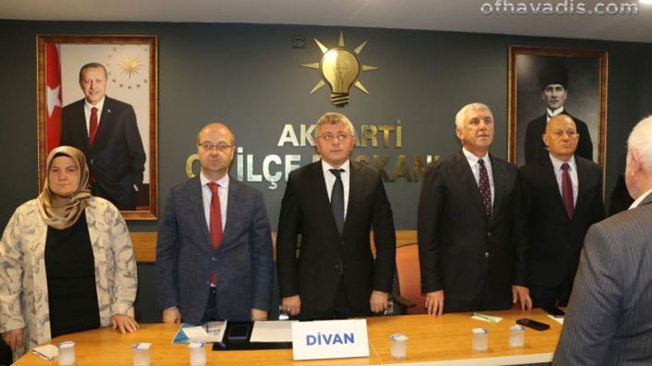 Bizim görevimiz, güçlü liderliğin arkasında dimdik durmaktır