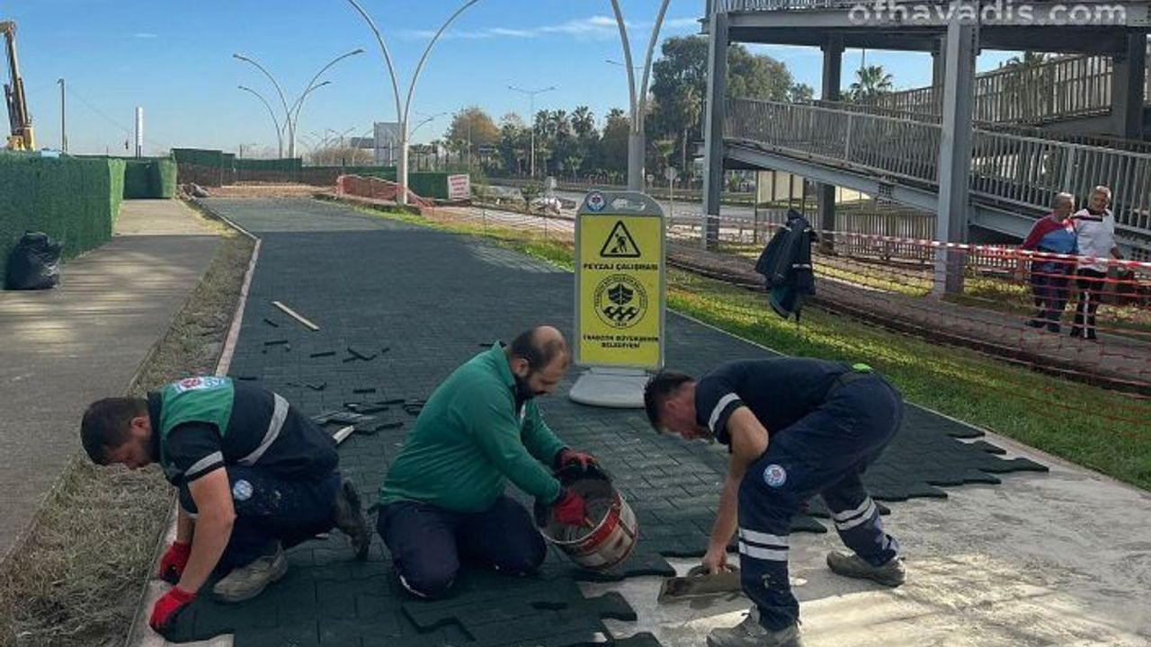 Büyükşehir sahildeki yürüyüş yolunu yeniliyor