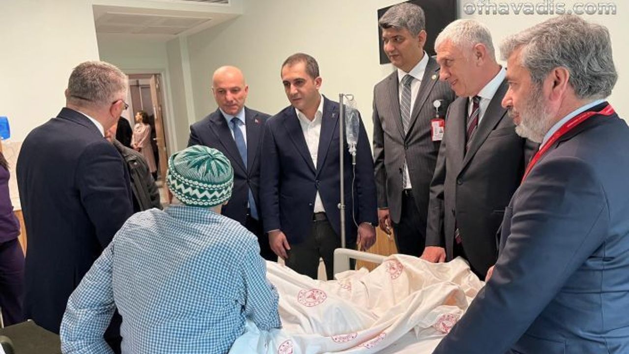 Hastalar ile sağlık ve güvenlik görevlilerine bayram ziyareti