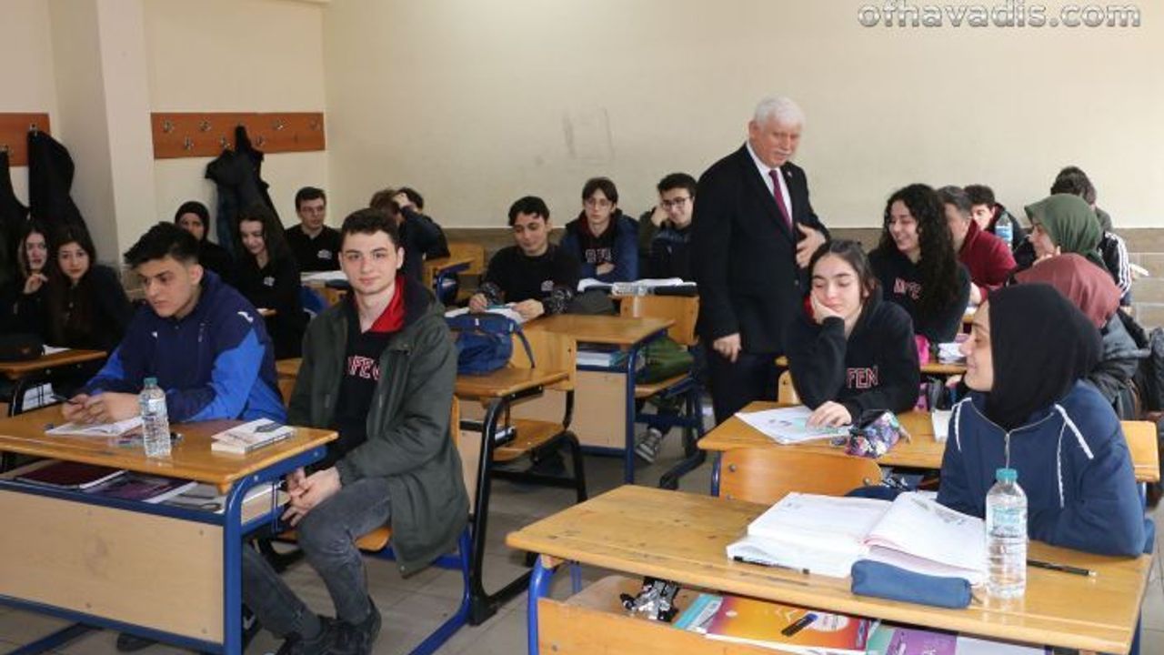 Müdür Kabahasanoğlu’ndan Of Fen Lisesi’ne motivasyon ziyareti