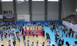 Of'ta geleneksel çocuk oyunları şenliği coşkusu yaşandı
