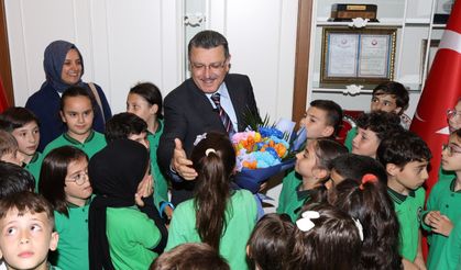Başkan Genç minik misafirlerini ağırladı