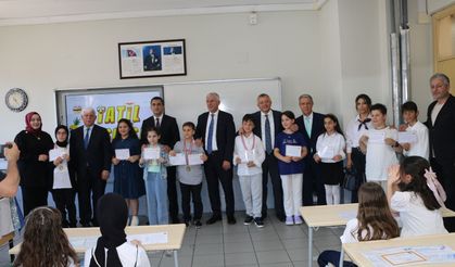 Kaymakam Akça ve Başkan Sarıalioğlu öğrencilere karne verdi