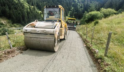 Trabzon’da 4 ilçede 13 kilometrelik yol kuru betonla kaplandı