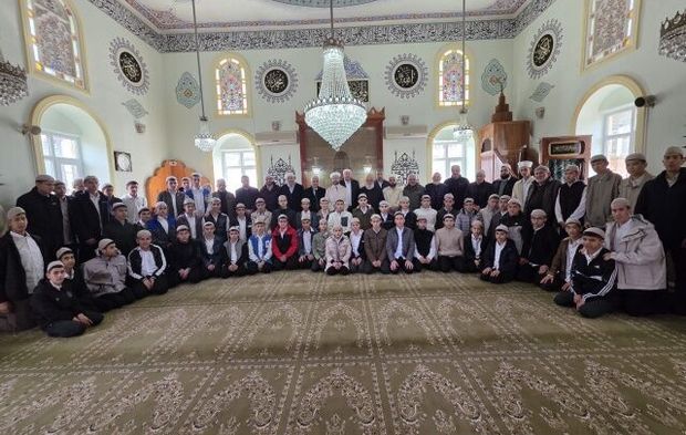 Ahmet Yaşar Hocaefendi vefatının 10. yılında kabri başında anıldı