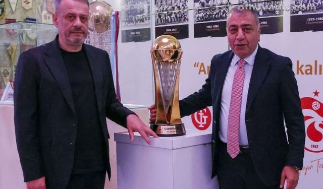 U19 ve Basketbol takımlarının Şampiyonluk Kupaları müzede