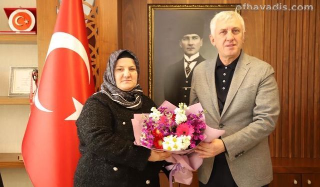 Başkan Sarıalioğlu'ndan Songül Başkana Kadınlar Günü jesti