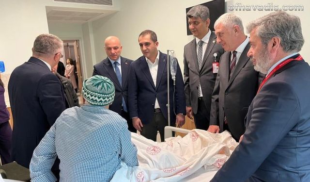 Hastalar ile sağlık ve güvenlik görevlilerine bayram ziyareti