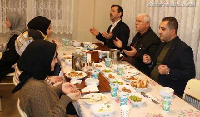 Kaymakam Akça İmam Hatipli öğrencilerle oruç açtı