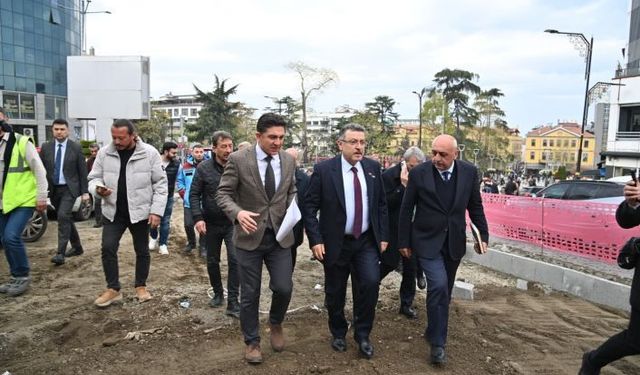 Başkan Genç, Meydandaki dönüşümü yerinde inceledi