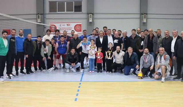 Bahar Voleybol Turnuvasının şampiyonu İvyanspor