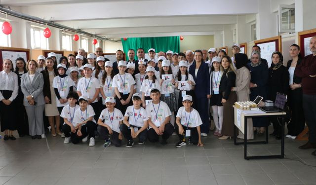 Mikdat Sarıalioğlu Ortaokulunda TÜBİTAK 4006 Bilim Fuarı açıldı
