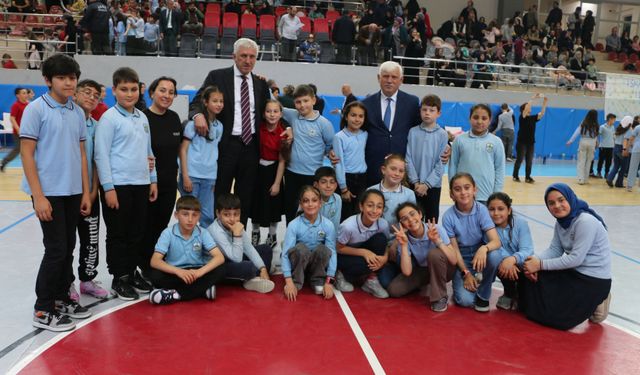 Of'ta geleneksel çocuk oyunları şenliği coşkusu yaşandı