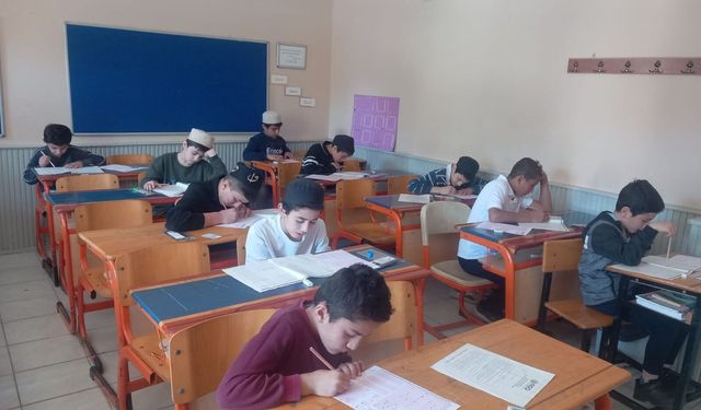 Of’ta Peygamber Sevgisi sınav salonlarına taştı