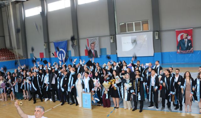 Of Teknoloji Fakültesi’nde 12.dönem mezuniyet coşkusu