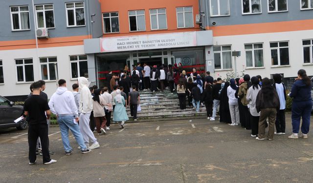 Of’ta ilk kez yapılan üniversite giriş sınavı başarıyla tamamlandı
