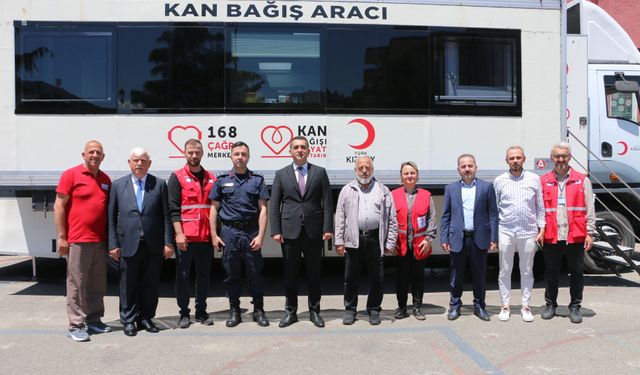 Şehit Öğretmen Ali Bulut İlkokulu’nun  öğretmen ve velilerinden Kızılay’a kan bağışı