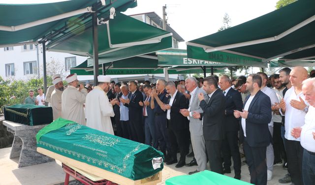 Ayaz ailesinin 3 ferdi son yolculuğuna uğurlandı