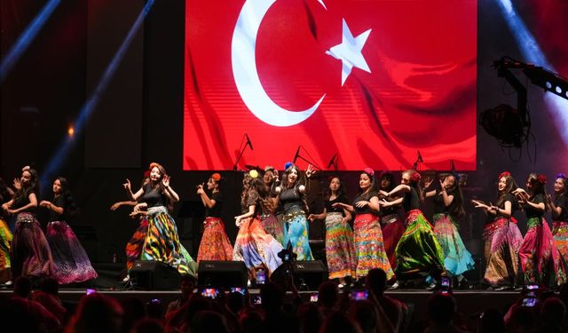 Dünyanın kültürleri Trabzon'da binlerce vatandaşı buluşturdu