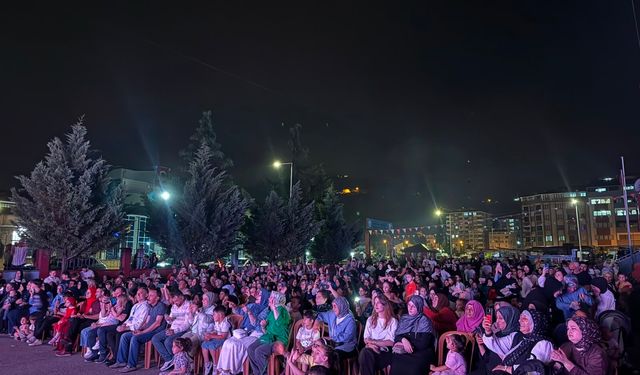 Ünlü Show Of’ta seyirciyle buluştu