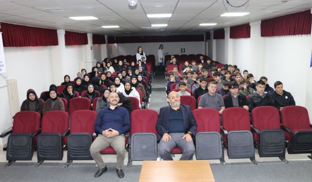 Müdür Kabahasanoğlu Of Anadolu İmam Hatip Lisesi öğrencileriyle buluştu