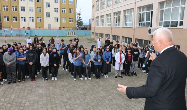Müdür Kabahasanoğlu OF ŞAT ÇPL’de bayrak törenine katıldı