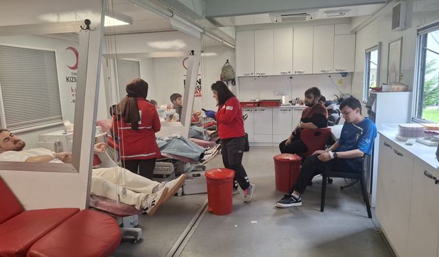 Of Teknoloji Fakültesi öğrencilerinden Kızılay’a kan bağışı