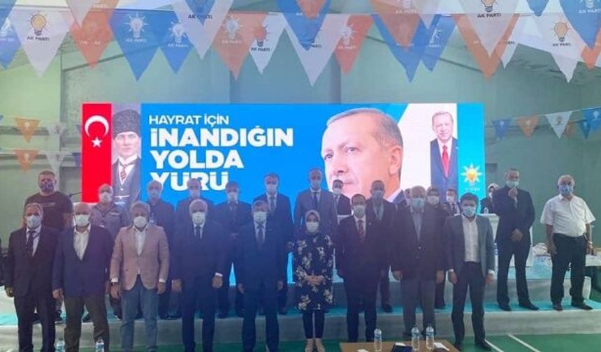 AK Parti Hayrat’ta Karaahmetoğlu yeniden başkan