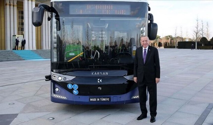 Dünyanın ilk seri üretim sürücüsüz elektrikli otobüsü tanıtıldı