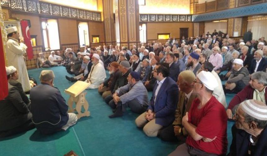 Şehitler mehteran eşliğinde dualarla anıldı