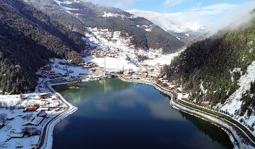 Uzungöl beyaza büründü