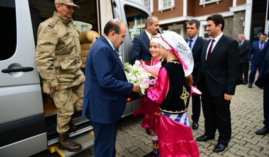 Vali Ustaoğlu Çaykara’yı ziyaret etti