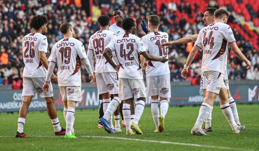 Trabzonspor Gaziantep'i Onuachu ve Augusto ile geçti