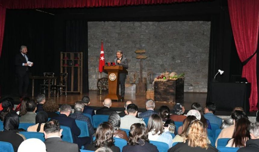 Hüseyin Kazaz Kültür Merkezi “Muhacirlik” oyunu ile açıldı