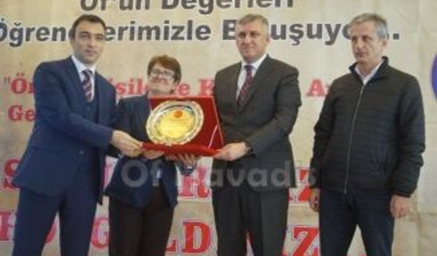 Koronavirüsü yenen Oflu rektör gençleri uyardı