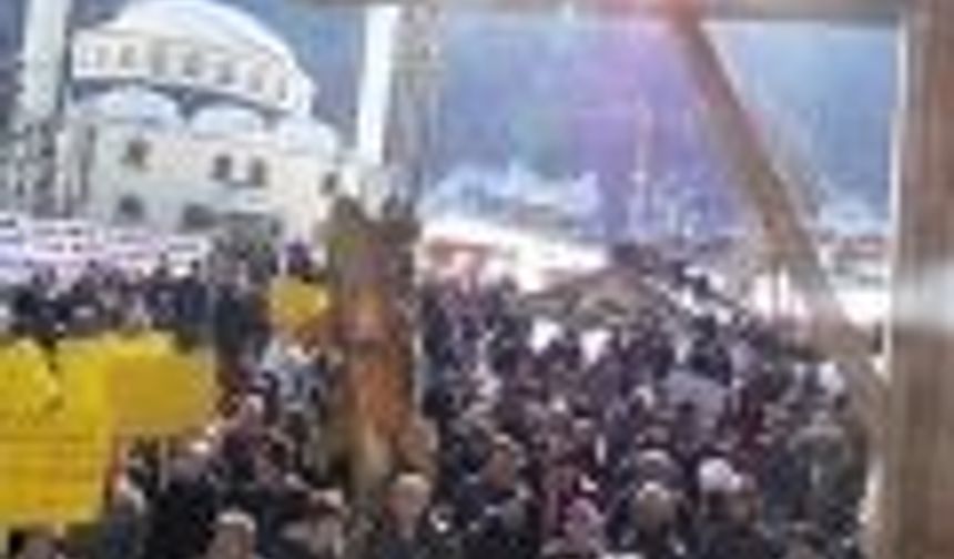 Uzungöl'de Pazar eğlenceli HES eylemi