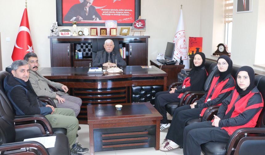 Cumapazarı Ortaokulu Yıldız Kızlar Dart Şampiyonu