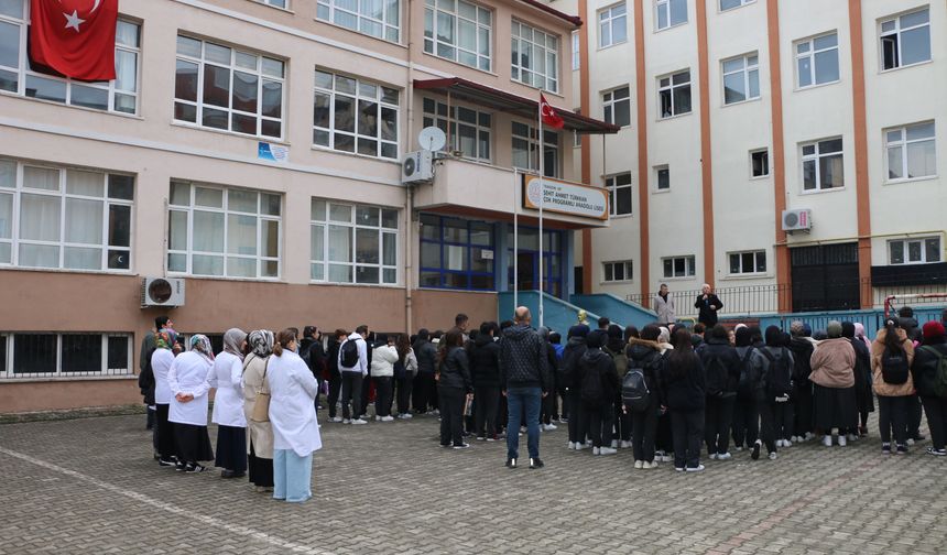 Gazi Mustafa Kemal gibi, Fatih Sultan Mehmet gibi, Kanuni gibi gençler istiyoruz